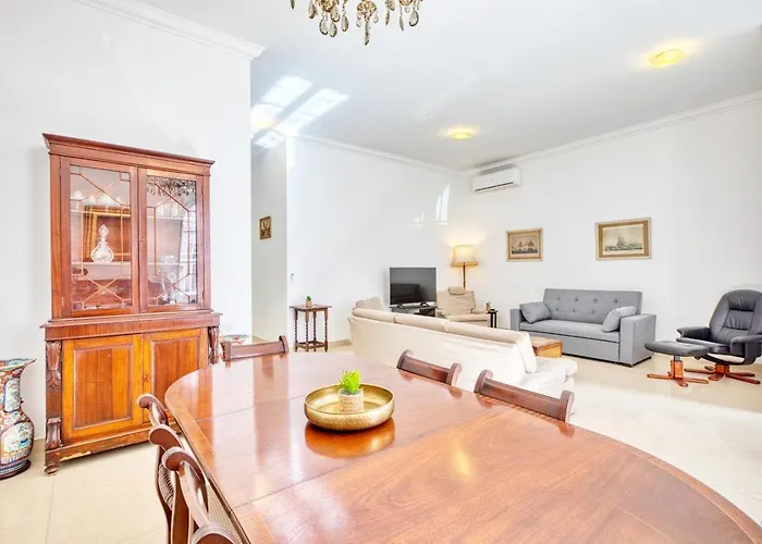 Charming Maltese Maisonette Daire *